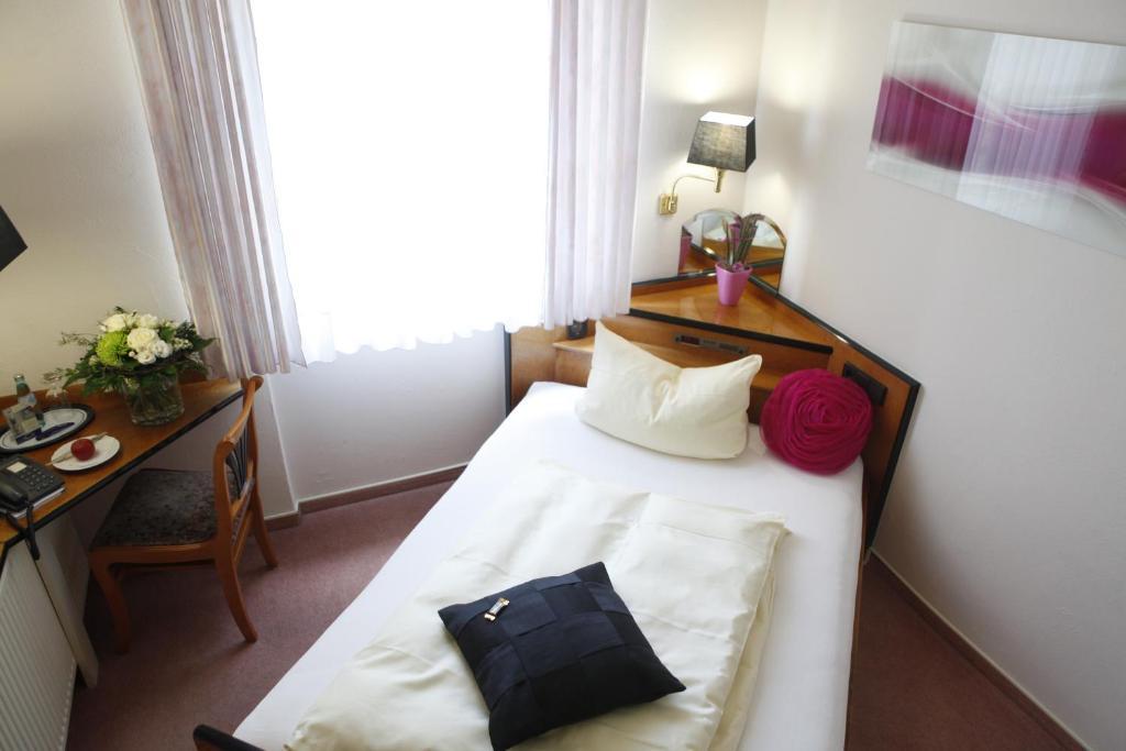 Hotel Villa Brenner Grünstadt Chambre photo