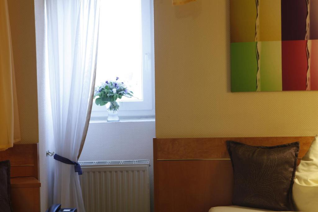 Hotel Villa Brenner Grünstadt Chambre photo